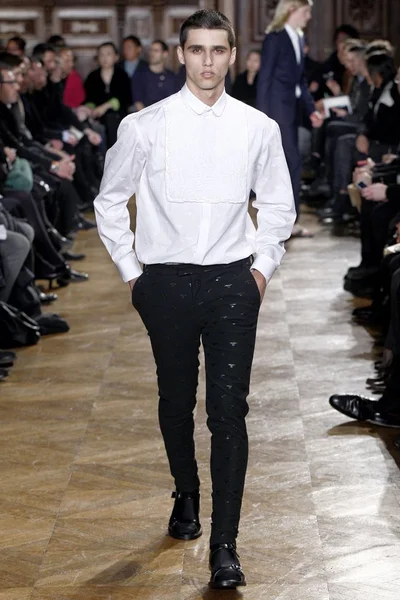 Look 17